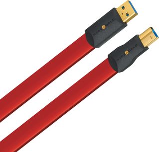 Dwa czerwone kable USB 3.0 z niebiesko-czarnymi złączami USB-A i USB-B, marki Wireworld, model Starlight 8