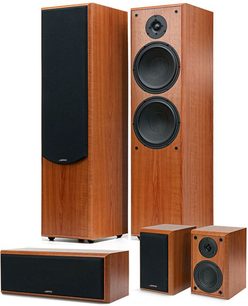 Sada sloupových reproduktorů Jamo S-406 HCS v dřevěném provedení, složená ze dvou sloupů, dvou regálových reproduktorů a jednoho centrálního, pohled zepředu