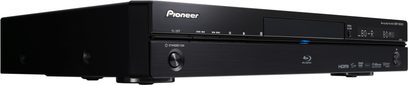 Pioneer BDP-V6000 sort Blu-ray-afspiller, set forfra, blå skærm, knapper og diskskuffe på forsiden
