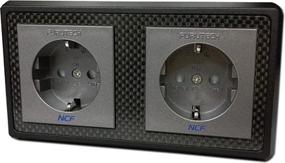 To Furutech FT-SWS-D NCF (R) sorte vægstikkontakter set forfra i et sort rektangulært kabinet