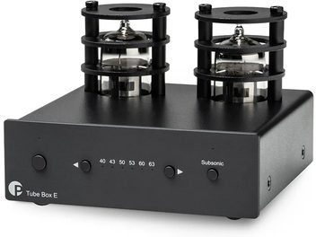 Preamplificator phono Pro-Ject Tube Box E negru cu două lămpi vizibile în partea de sus, vedere din trei sferturi