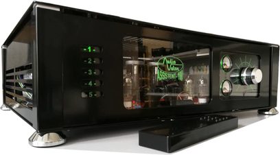 Στερεοφωνικός ενισχυτής hi-fi AudioValve Assistent 100 Mark II μαύρου χρώματος, μπροστινή όψη, φωτισμένες λυχνίες, χρωμιωμένα χειριστήρια