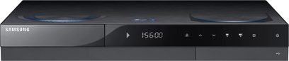 Samsung BD-C8200 sort Blu-ray-optager, set forfra, blåt LED-display "15:00", to overlagte Blu-ray-bakker