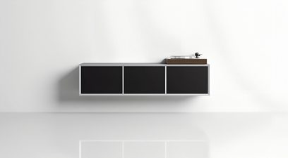 Sieninė garso ir vaizdo spintelė Clic Classic Series Model 231, vaizdas iš priekio, trys lygios juodos durelės, pilkas metalo išvaizdos rėmas