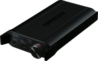 Onkyo DAC-HA200 sort audio-konverter, set forfra i perspektiv, med synlige stik og knapper