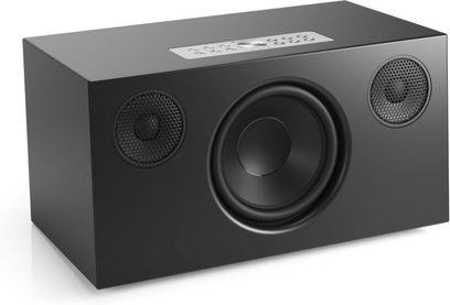 Audio Pro C10 MKII sort højttaler, set forfra, rektangulært mat sort kabinet, to runde højttalere med sort gitter