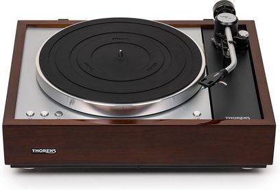 Hi-Fi gramofon Thorens TD 1601 s TP 160, pohled shora, obdélníkový podstavec z ořechového dřeva, černý kruhový talíř, stříbrné rameno