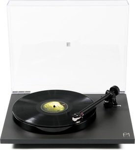 Platan vinil hi-fi Rega Planar 1 Plus negru mat, vedere de sus, platou circular negru, braț de citire în dreapta, capac transparent