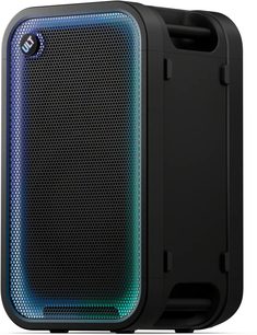 Bærbar Sony ULT TOWER 7 Bluetooth-høyttaler i svart, frontgrill opplyst i blått og grønt, sett skrått bakfra