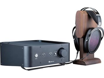 Otevřená hifi sluchátka Hifiman Jade II System a černý kovový zesilovač Hifiman, pohled zepředu a z profilu