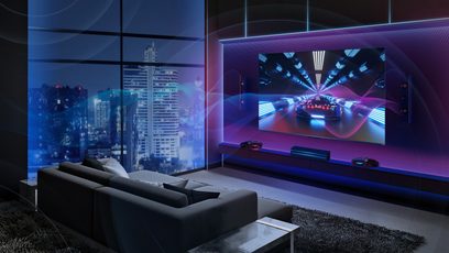 TCL 65C731 2022-fjernsyn, der viser et futuristisk billede i en moderne stue med sofa og vinduesparti ud mod en by om natten