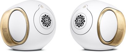 Devialet Phantom Ultimate 98 dB Opéra de Paris -kaiutinparisto, valkoinen kuori, kultametalliset sivulevyt, vino näkymä