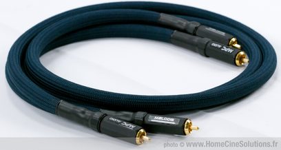 MPC Audio Melodi MK4 mørkeblå RCA-lydkabel med forgyldte RCA-stik, set forfra i nærbillede