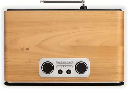 Roberts BluTune 300 bordradio set ovenfra, rektangulært kabinet i lyst træ, betjeningspanel i sølvfarvet børstet aluminium med to sorte drejeknapper og flere knapper, trådløs opladningslogo til venstre og sammenklappelig teleskopantenne bagpå
