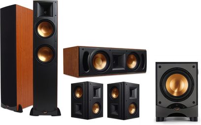 Klipsch RF-82CH højttalerpakke bestående af to gulvhøjttalere, en centerhøjttaler, to reolhøjttalere og en mørk træbasreflekskabinet