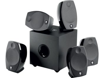 Focal Sib Evo 5.1 sort kompakt højttalerpakke, 5 satellitter og 1 kubisk subwoofer, set forfra