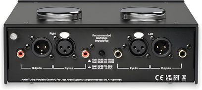 Pro-Ject MC Step Up Box DS3 B schwarze Rückansicht mit RCA- und XLR-Anschlüssen für Plattenspieler