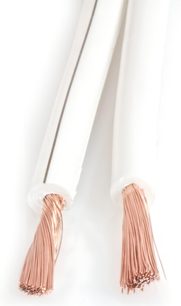 Cavo per diffusore Real Cable SPVIM250 bianco, due conduttori in rame puro intrecciati, guaina bianca, visione ravvicinata delle estremità nude